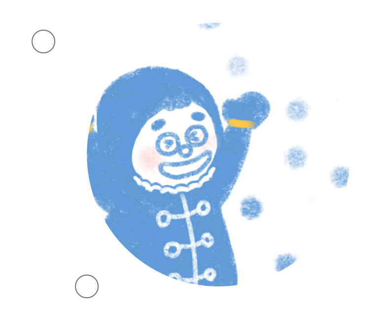 外に出て雪ではしゃぐ男の子